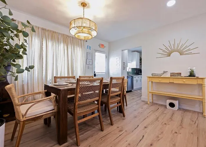 Two Gulf-front With Access And Tiki Holiday home *
