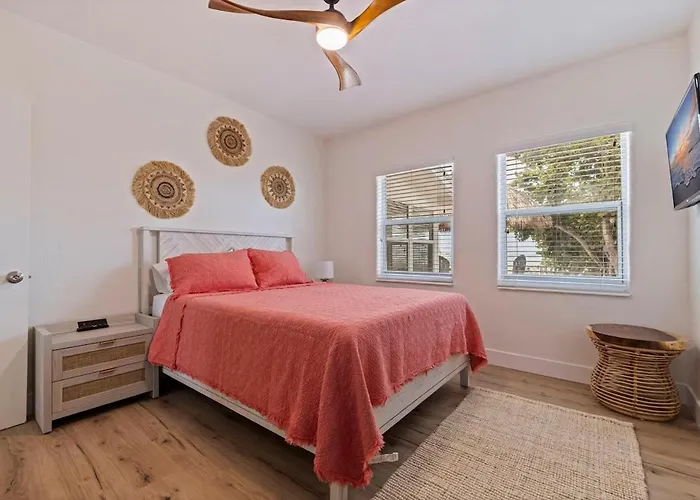Two Gulf-front With Access And Tiki * Clearwater Beach